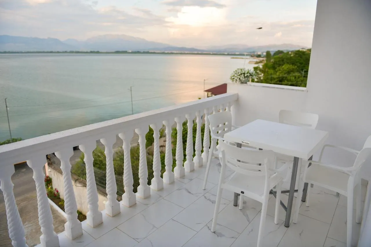 Lakefront House Široka