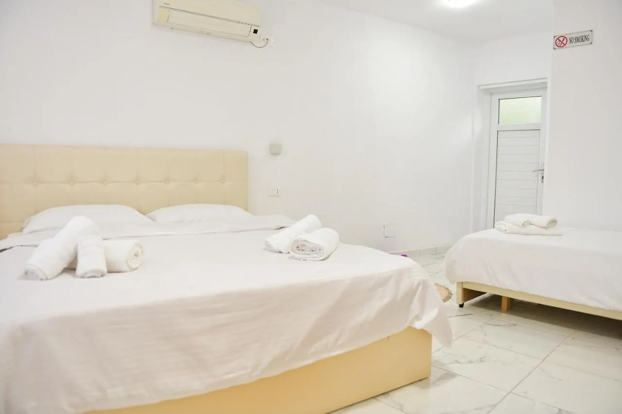 بيت ضيافة Lakefront House Široka ألبانيا