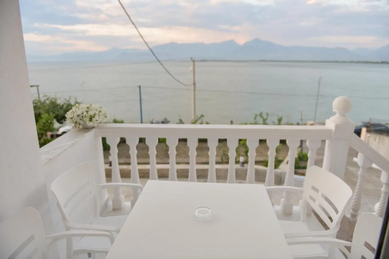 بيت ضيافة Lakefront House Široka
