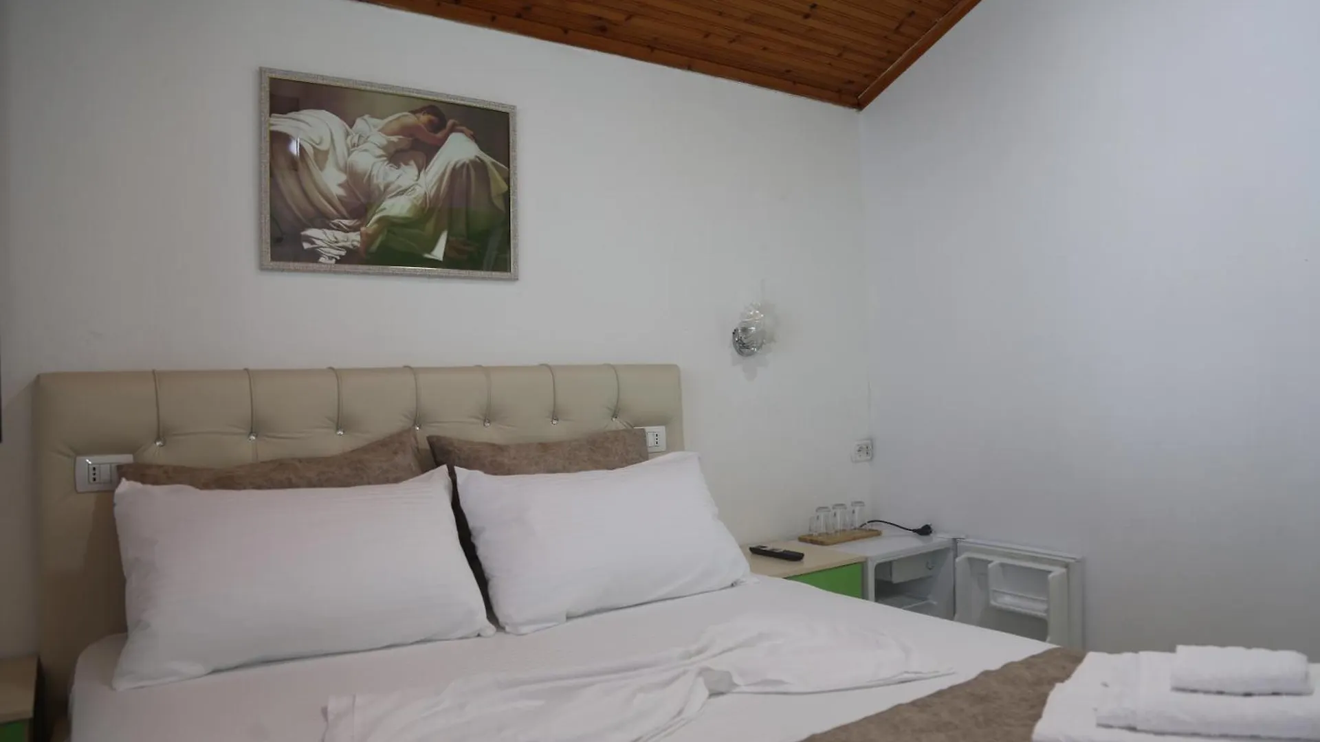 Guest house Lakefront House Shiroka