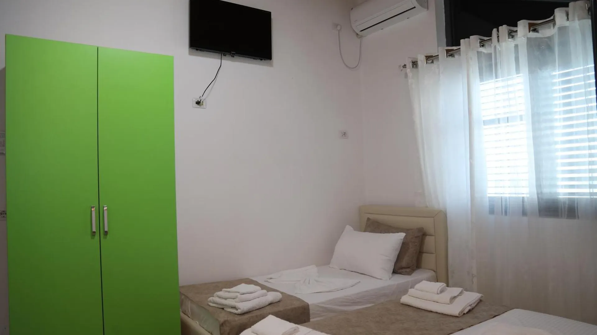 بيت ضيافة Lakefront House Široka ألبانيا